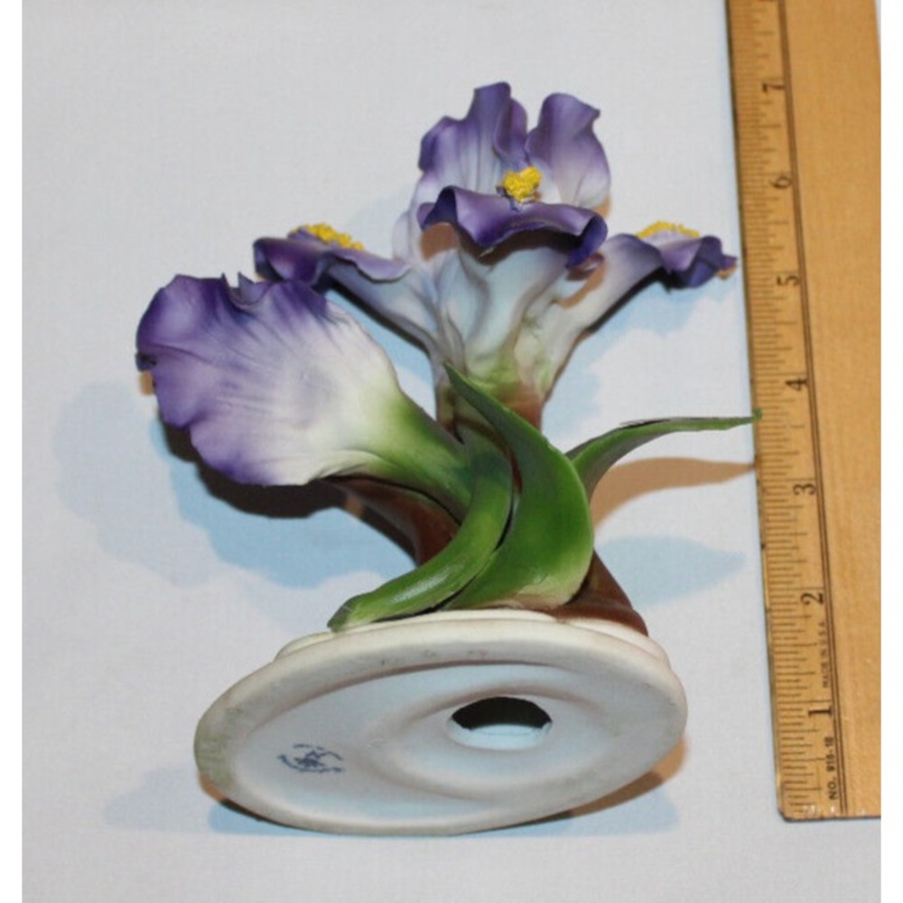 Capodimonte Porcelain 5 1/2" purple iris flower sculpture Made in Italy - Picture 2 of 11